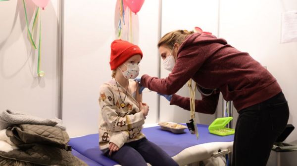 Коронавирус: Лондон объявил чрезвычайную ситуацию из-за "Омикрона", Нидерланды ввели жесткий локдаун