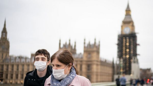 Коронавирус: в Британии 90 тыс. заболевших за сутки, Франция отгораживается от нее карантином