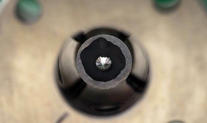 Исследователи из Австралии создали минерал на 60% тверже алмаза 