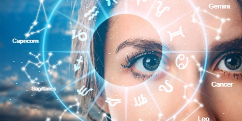 Нарциссизм связан с верой в астрологию, показало исследование