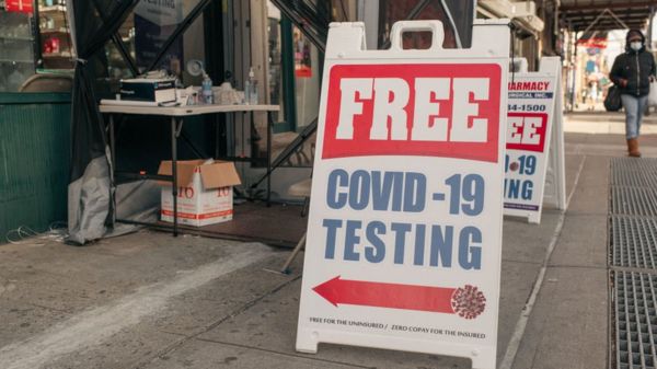 Коронавирус: половина Европы заразится "Омикроном" в течение двух месяцев, США бьют ковидные рекорды