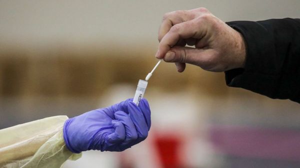 Коронавирус: в США - миллион заражений за сутки; Китай запечатал олимпийский "пузырь" и закрыл еще один город