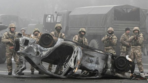 Казахстан: президент Токаев приказал стрелять на поражение, протесты в стране стихают
