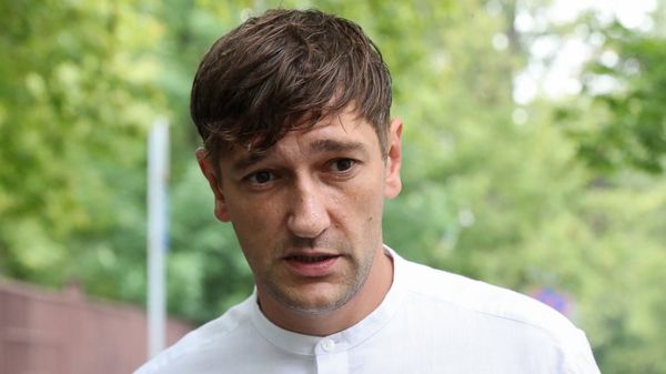 Олега Навального объявили в розыск. ФСИН требует заменить ему условный срок на реальный