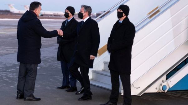 "Очень, очень надеюсь на мирный путь". Госсекретарь США Блинкен приехал в Киев
