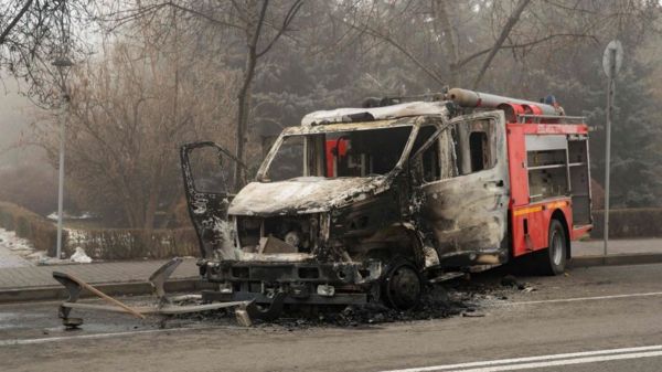 Разрушенные магазины, очереди к банкоматам, настроение удручающее: местные жители о ситуации в Казахстане