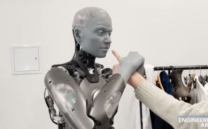 Робот-гуманоид встал на защиту своего "личного пространства"