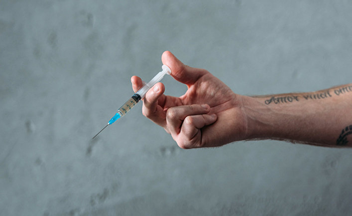 Ученые выяснили, кто более склонен к наркотикам и случайному сексу