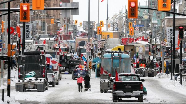 Дайджест: CША предупредили об "открытом окне" для вторжения России на Украину; Макрон едет в Москву
