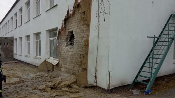Детский сад в Станице Луганской в Донбассе попал под обстрел: что известно