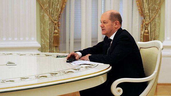 Кризис вокруг Украины: Путин встретился с канцлером Германии Шольцем; российские войска возвращаются с учений в Крыму