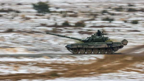 Россия начинает большие сухопутные и морские маневры близ границ с Украиной