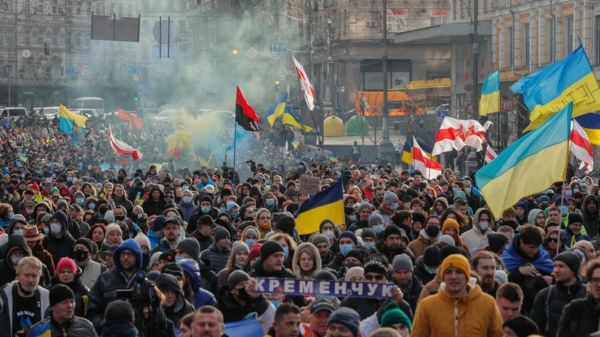 Кризис вокруг Украины: канцлер Германии встретился с президентом Украины, США переносят посольство во Львов