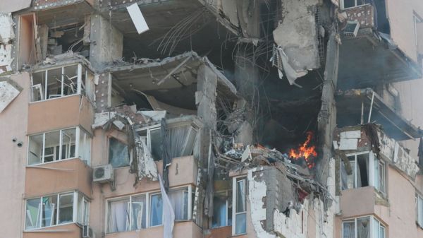 Ракета попала в жилой многоэтажный дом в Киеве