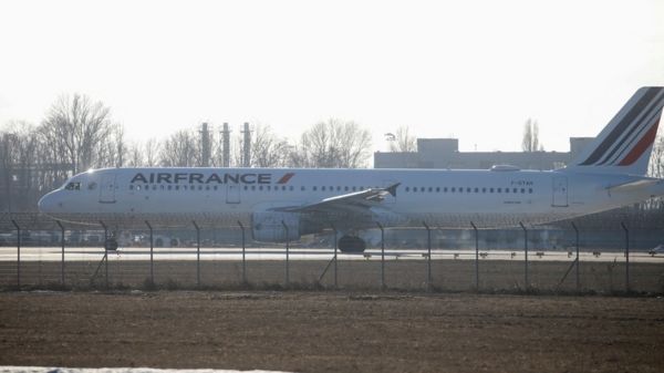 Кризис вокруг Украины: канцлер Германии встретился с президентом Украины, США переносят посольство во Львов