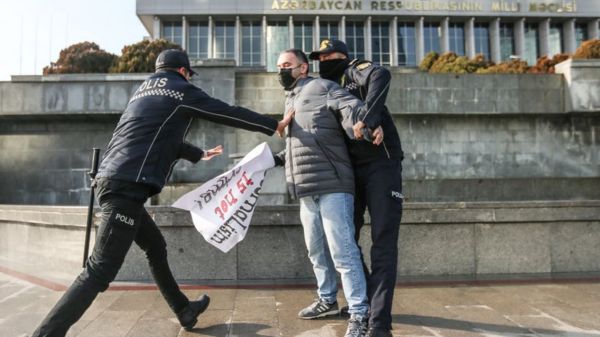 В Азербайджане - новый закон о СМИ. Журналистов обязали регистрироваться