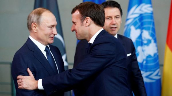 Дайджест: CША предупредили об "открытом окне" для вторжения России на Украину; Макрон едет в Москву