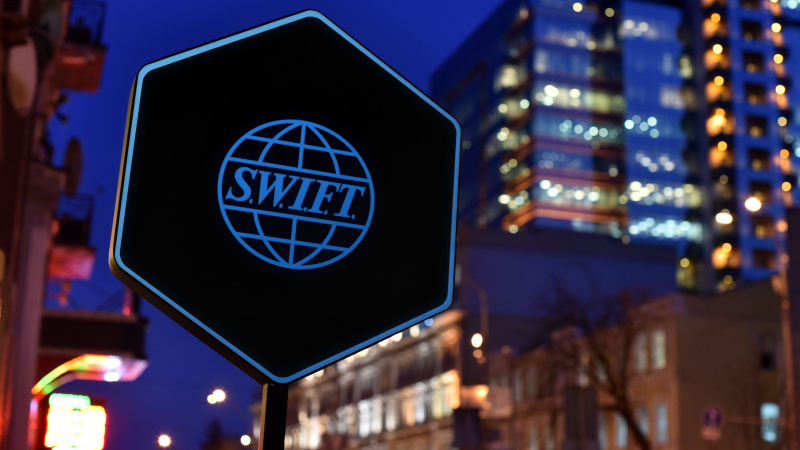 Глава Еврокомиссии предложила ЕС отключить от SWIFT определенные российские банки