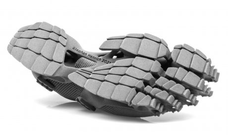 Необычные ботинки Cryptide оставляют на земле следы мифического зверя 