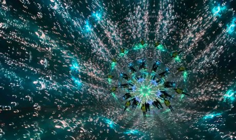 В Саудовской Аравии показали туннель-калейдоскоп с психоделическими визуальными эффектами