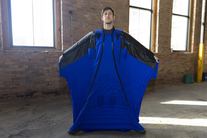 Знание физики позволило профессору из Чикаго доминировать на состязаниях вингсьютеров 