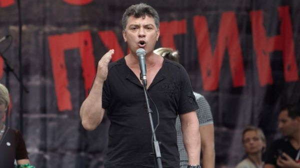 Убийство Немцова: в год до смерти за ним следили те же сотрудники ФСБ, что за Навальным