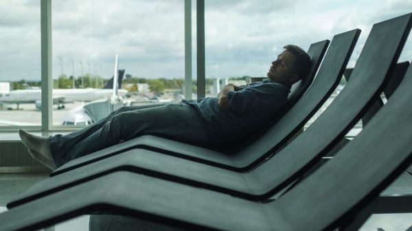 "Все в подвешенном состоянии". Что происходит с застрявшими за границей российскими туристами