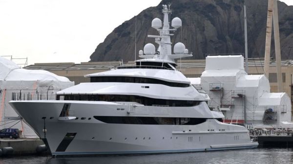 Во Франции конфискована яхта, которая может принадлежать Игорю Сечину