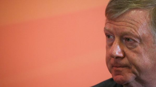 Чубайс ушел в отставку и покинул Россию