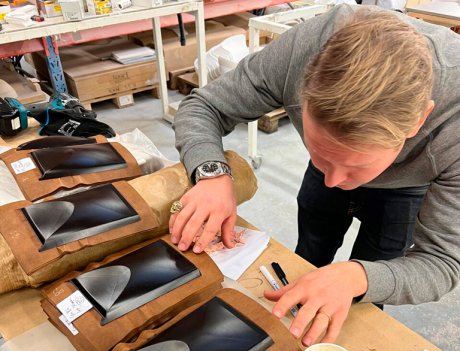 Производитель электробайков Cake экспериментирует с заменой пластиковых деталей на бумажные