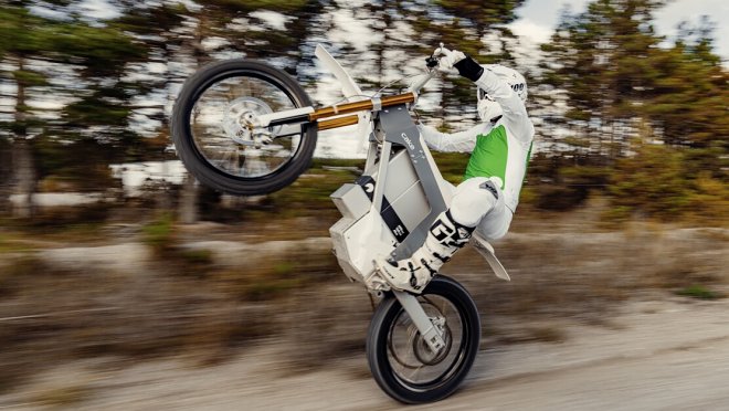 Производитель электробайков Cake экспериментирует с заменой пластиковых деталей на бумажные