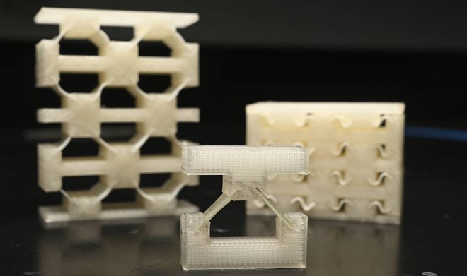 Разработан амортизирующий материал для шлемов, имеющий прочность металла и вес пенопласта