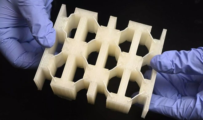 Разработан амортизирующий материал для шлемов, имеющий прочность металла и вес пенопласта