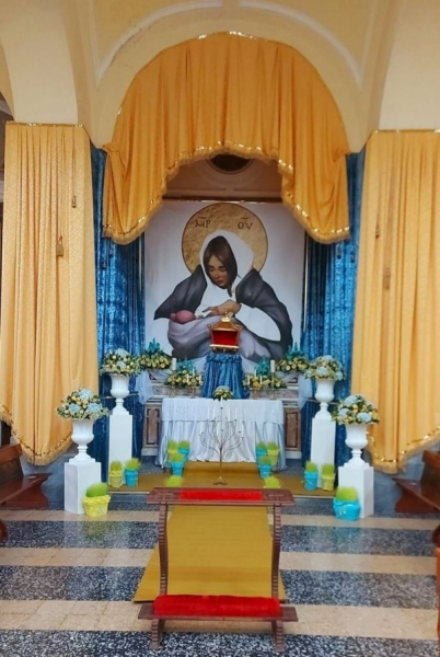 Мадонна из киевского метро. Как фото женщины с младенцем стало иконой в храме Неаполя