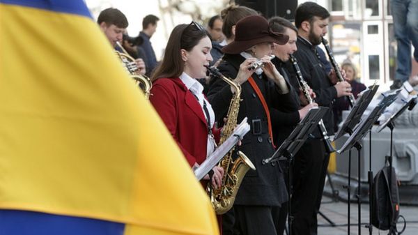 Освобождение Ирпеня, новые жертвы и не падающая духом Одесса. Пятая неделя войны в фотографиях
