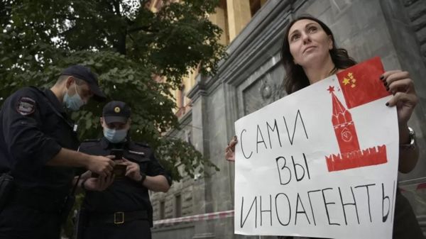 Руководителей The Bell, публициста Понасенкова и журналистку "Дождя"* объявили "иностранными агентами"