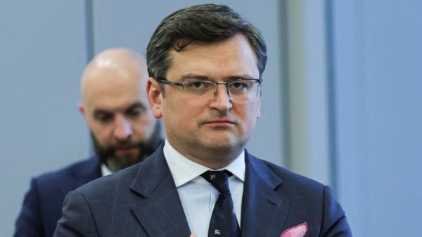 "Битва за Донбасс будет напоминать Вторую мировую". Глава МИД Украины попросил у НАТО больше оружия, блок обещал помочь