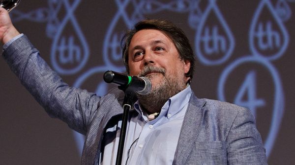 В Москве сорвали открытие "Артдокфеста". Режиссера Манского облили краской с криком о Донбассе