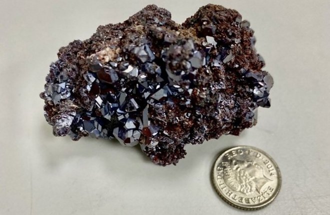 Диоксид меди из древнего месторождения в Намибии может стать ключом к созданию квантовых компьютеров