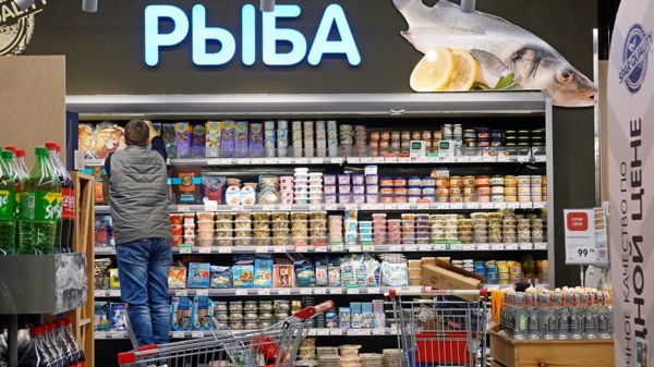 Виноградный сок вместо апельсинового и дорогой хлеб. Как в России ищут новых поставщиков продуктов?
