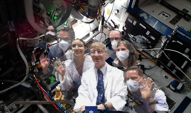 МКС впервые посетила команда врачей-голограмм