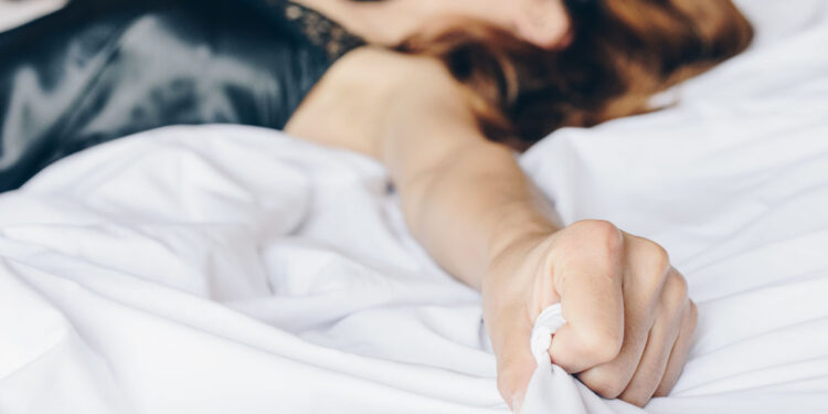 Согласно новому исследованию, женский оргазм мог развиться как инструмент выбора партнера