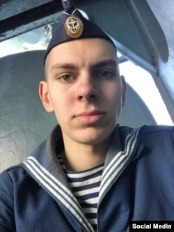 "Сын в момент пожара был в наряде в столовой". Мать срочника с крейсера "Москва" рассказала, что ему оставалось 58 дней до дембеля