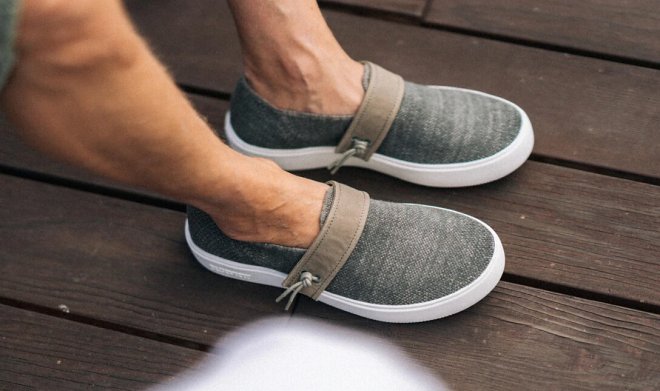 В Калифорнийском университете создали полностью биоразлагаемую обувь из водорослей