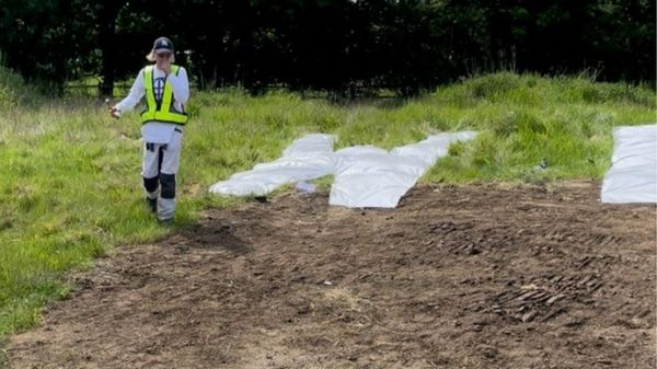 Шутливая надпись над подлете к лондонскому аэропорту вызвала панику у пассажиров