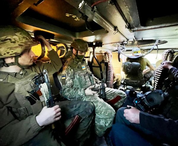 Украина, Северодонецк: "Мы делаем один выстрел, а они отвечают нам десятью"