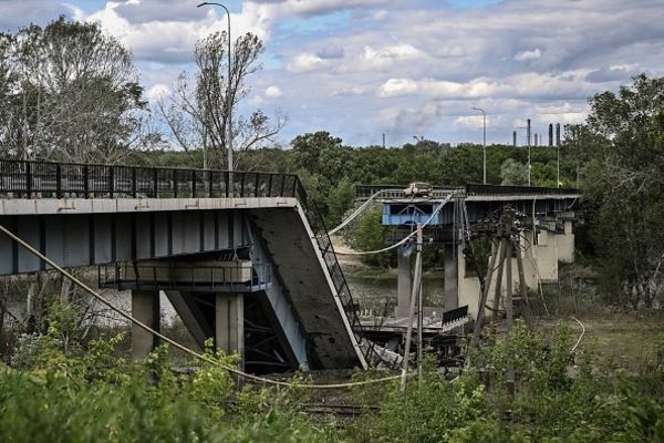 Российские войска штурмуют Северодонецк, "дорога жизни" под угрозой. Падет ли город и как могут развиваться события