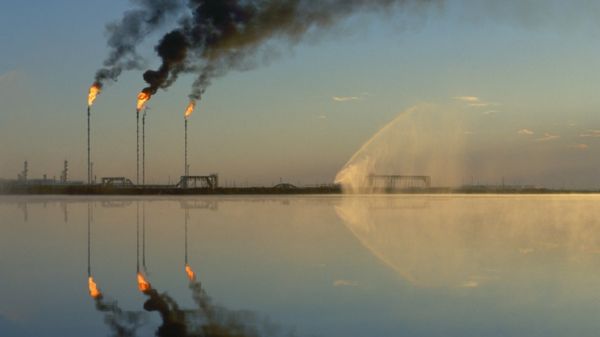 Нефтяное эмбарго и отключение "Сбера" от SWIFT: ЕС представил шестой пакет санкций против России