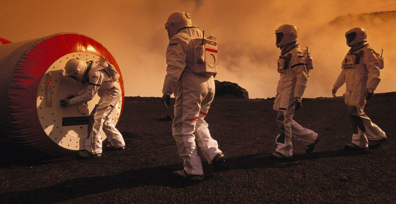 Белок из воздуха и грибные фермы. Чем будут питаться колонисты на Луне и Марсе?