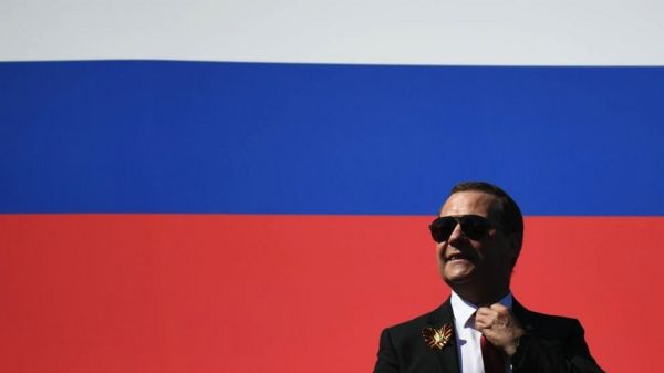 Медведев заявил, что у него нет иностранного имущества. А что с тосканскими виноградниками из расследования Навального?